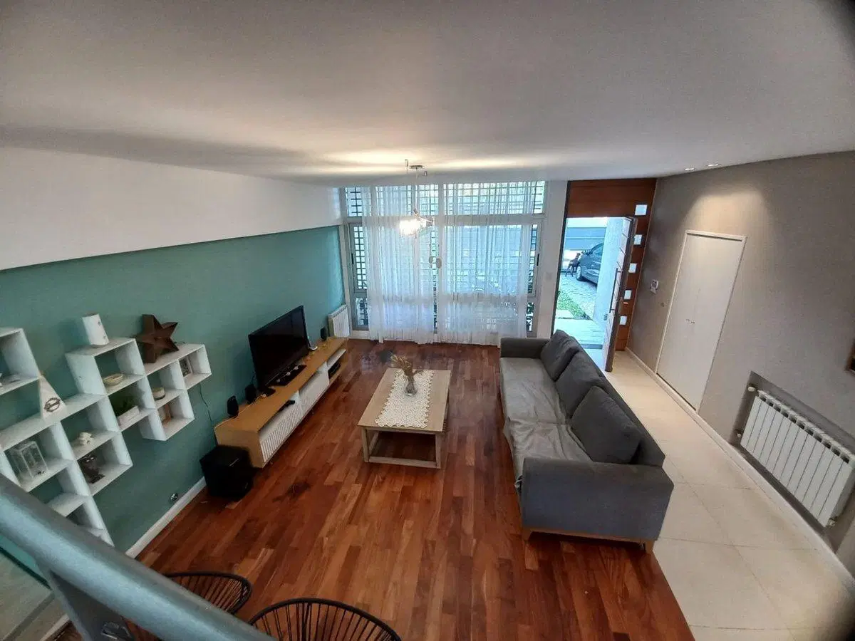 Venta Casa 5 amb cochera, parque, pileta y parilla 4
