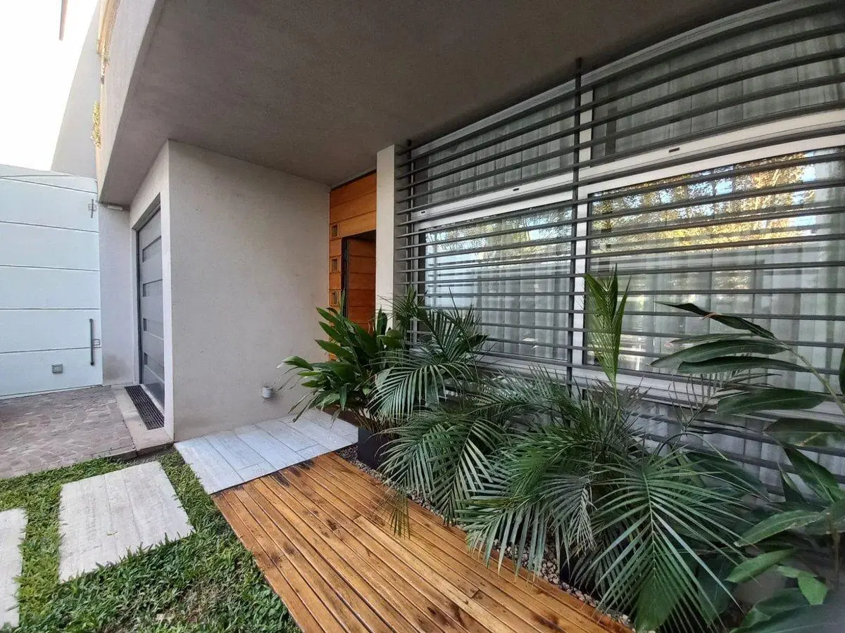 Venta Casa 5 amb cochera, parque, pileta y parilla 5