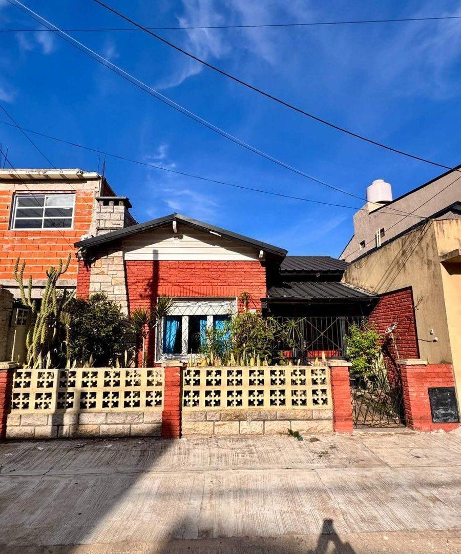 Venta Casa 3 Ambientes con Cochera