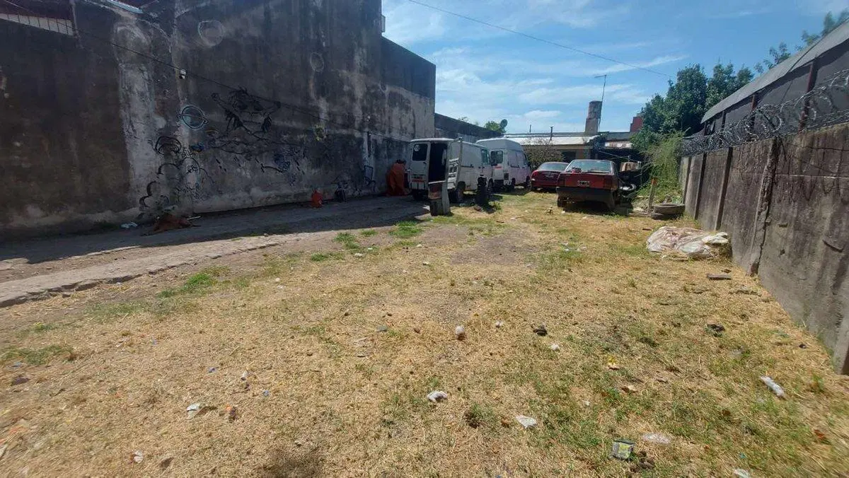 CASA A REFACCIONAR CON GRAN TERRENO LIBRE 4