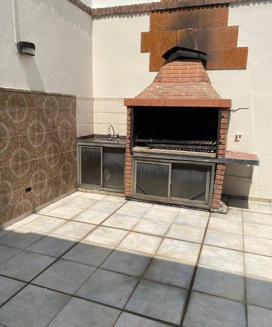 Venta casa 4 amb cochera, pileta Mataderos 2