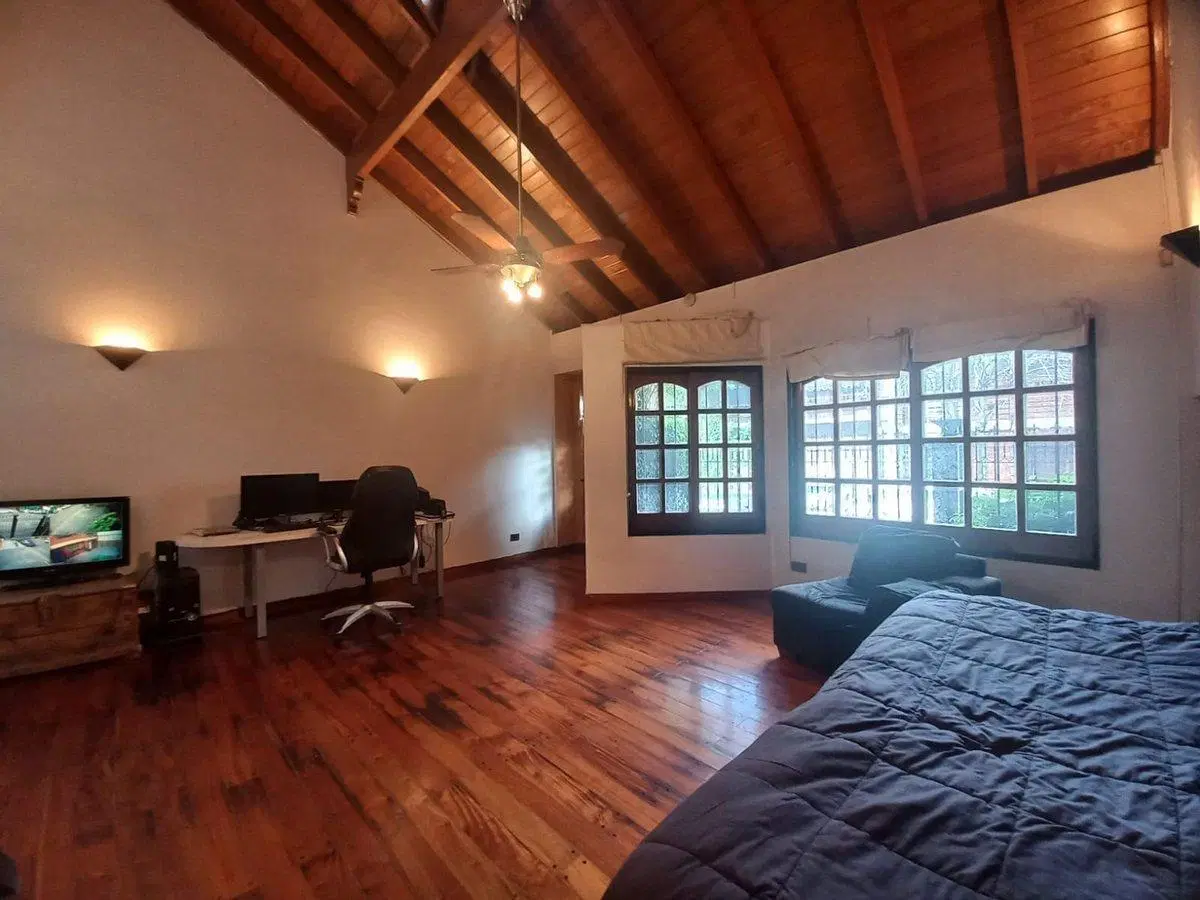 Venta casa 4 amb cochera, pileta Mataderos 5