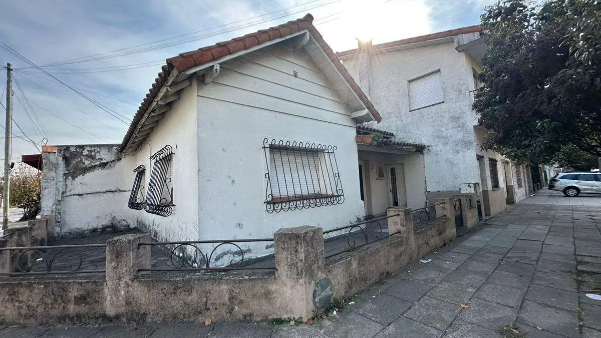 Oportunidad casa multifamiliar en esq. Olavarría 2