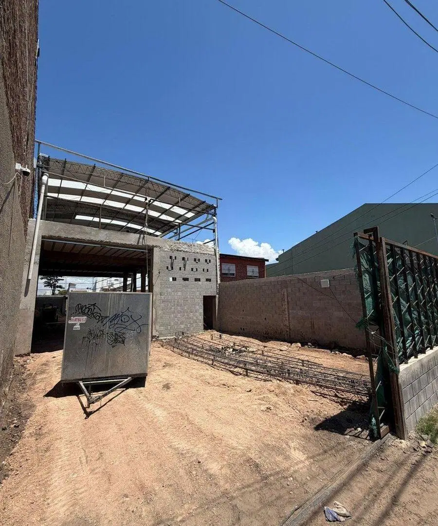 Venta Galpón en José León Suárez 2