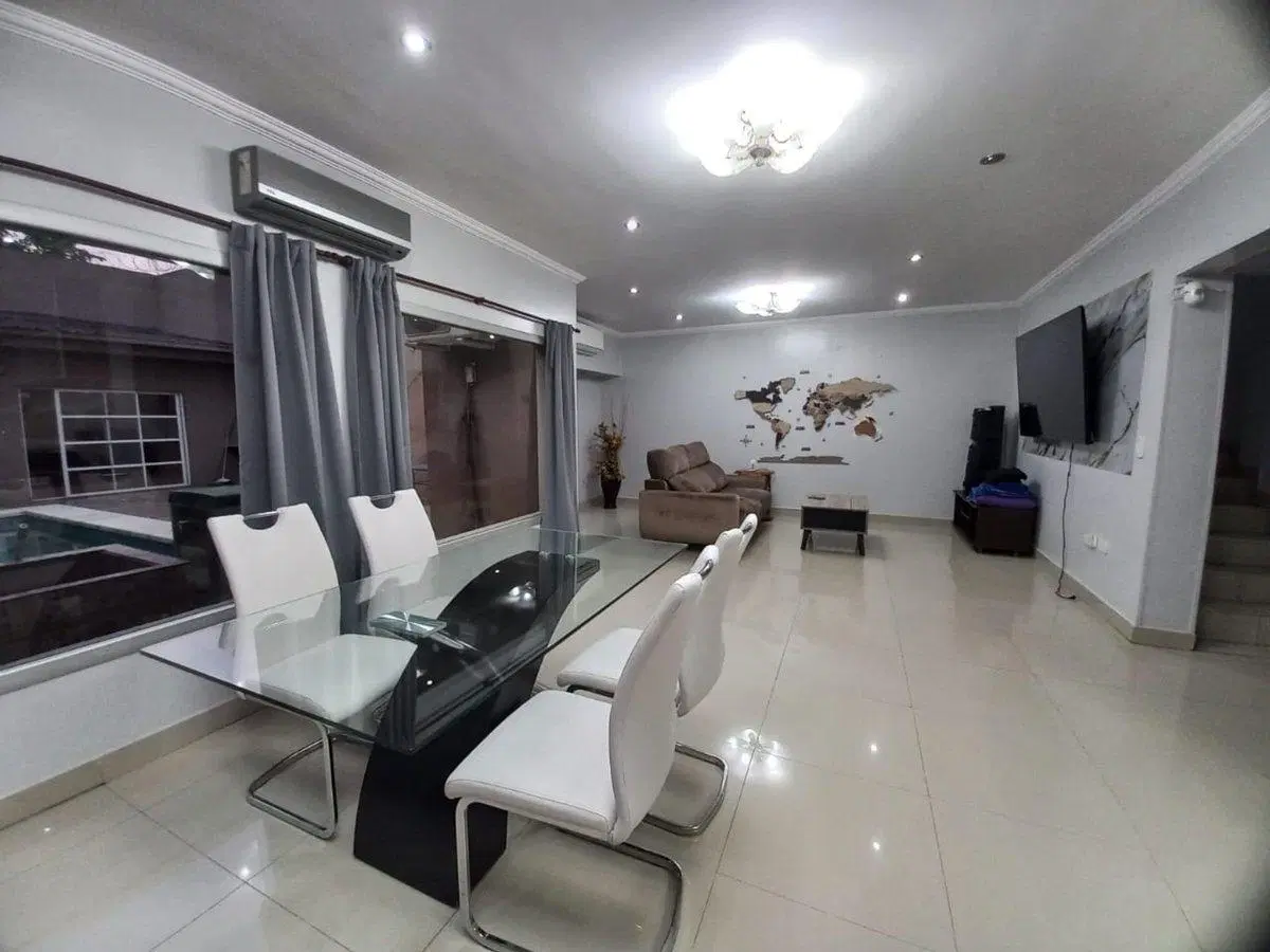 Venta casa cochera, pileta, quincho en Ramos Mejia 5