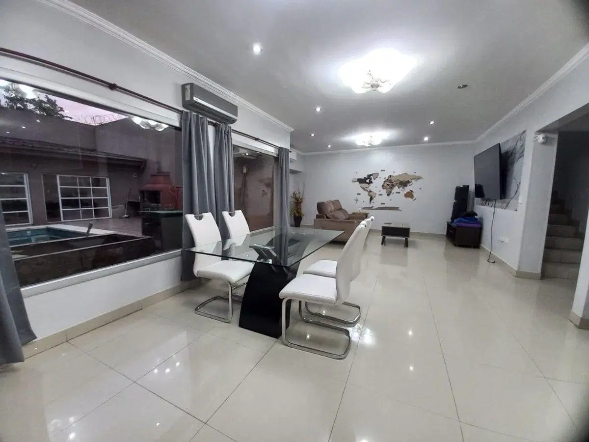 Venta casa cochera, pileta, quincho en Ramos Mejia 3