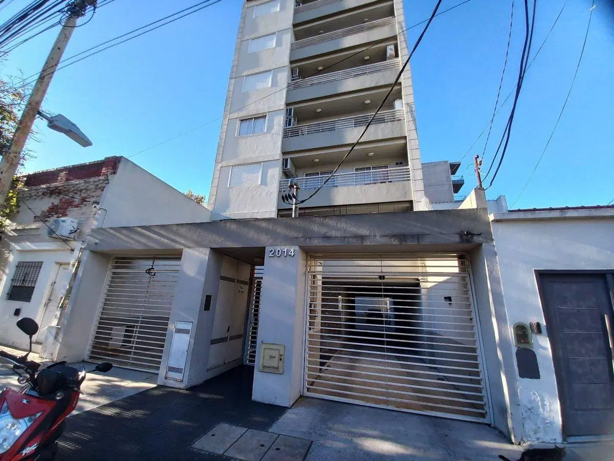 Venta Dpto 2 amb con balcon al frente 4