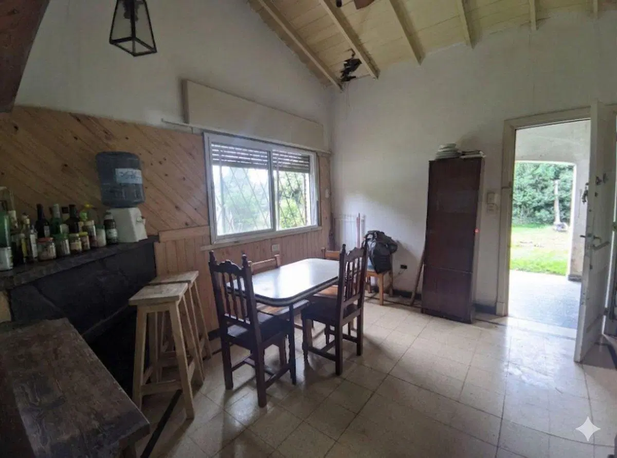 VENTA CASA CON AMPLIO JARDIN GRAL RODRIGUEZ 4