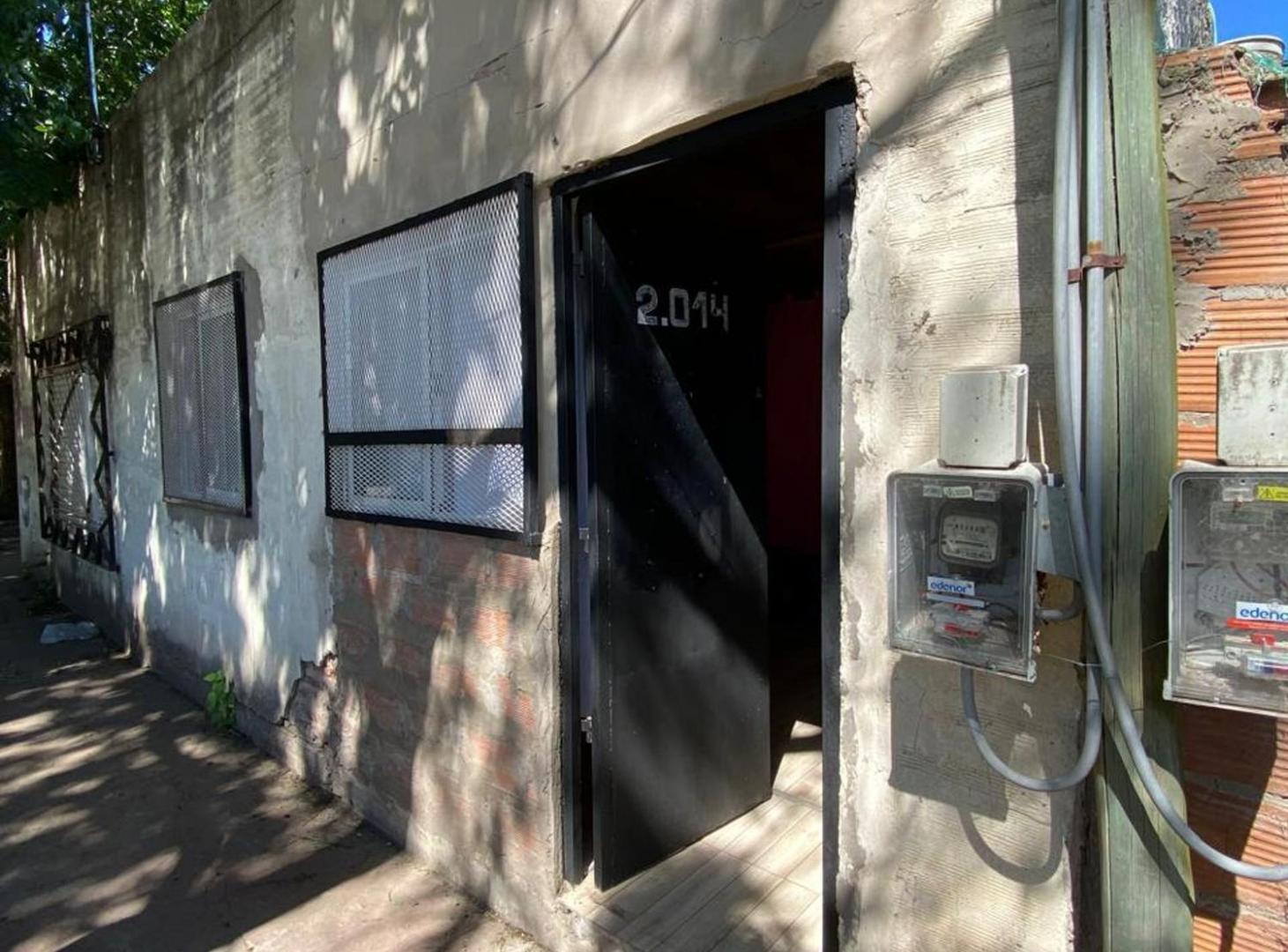VENTA CASA C/ PATIO + TALLER + 2 LOCALES + COCHERA