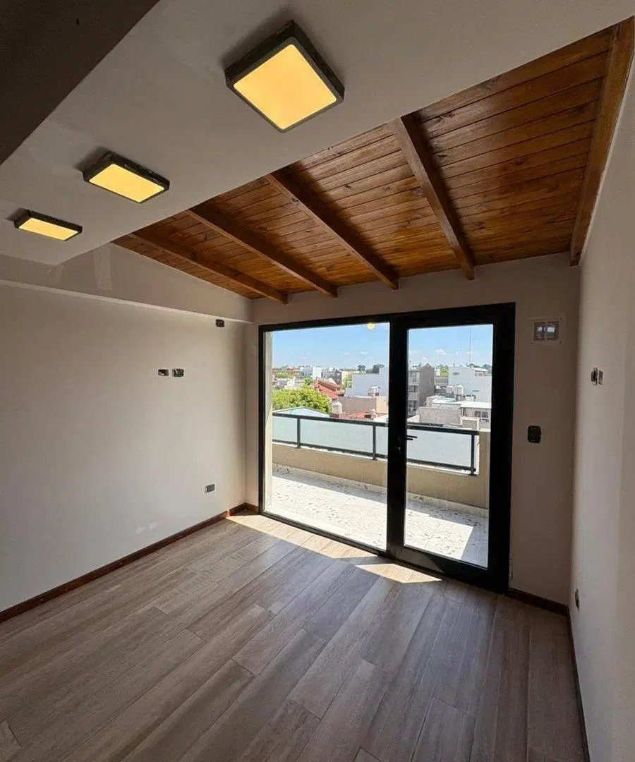 Venta 4 amb con balcón aterrazado y terraza propia 2