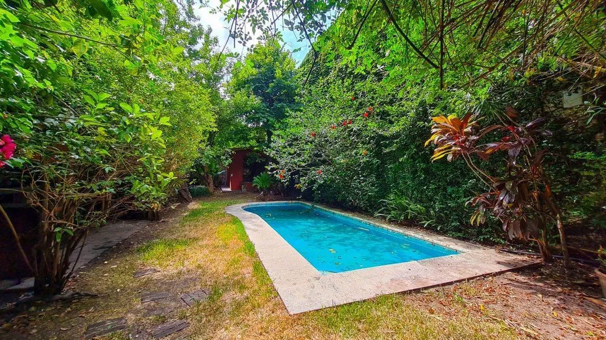 Venta Casa Lote Propio 4 amb, cochera, piscina 3