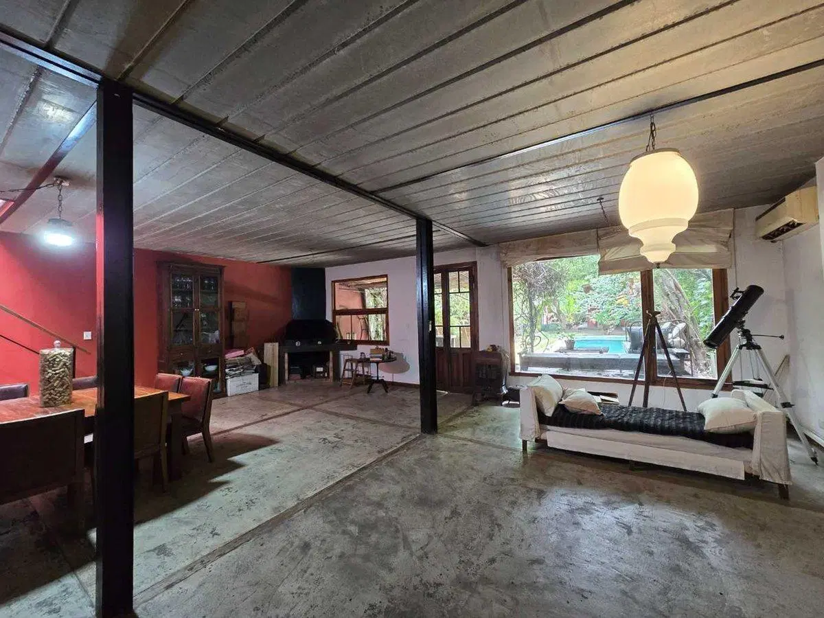 Venta Casa Lote Propio 4 amb, cochera, piscina 2
