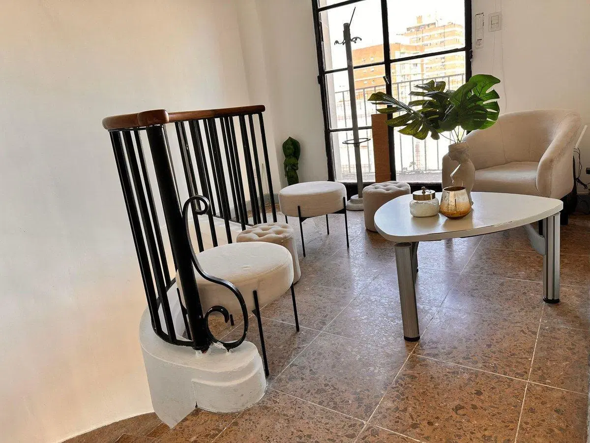 VENTA DEPTO. DUPLEX AMUEBLADO 4 AMB C/BALCON 4