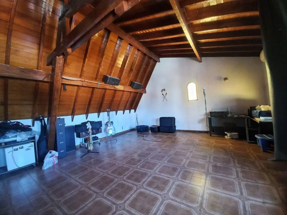 Venta casa 5 amb, jardín, cochera parrilla Olivos 5