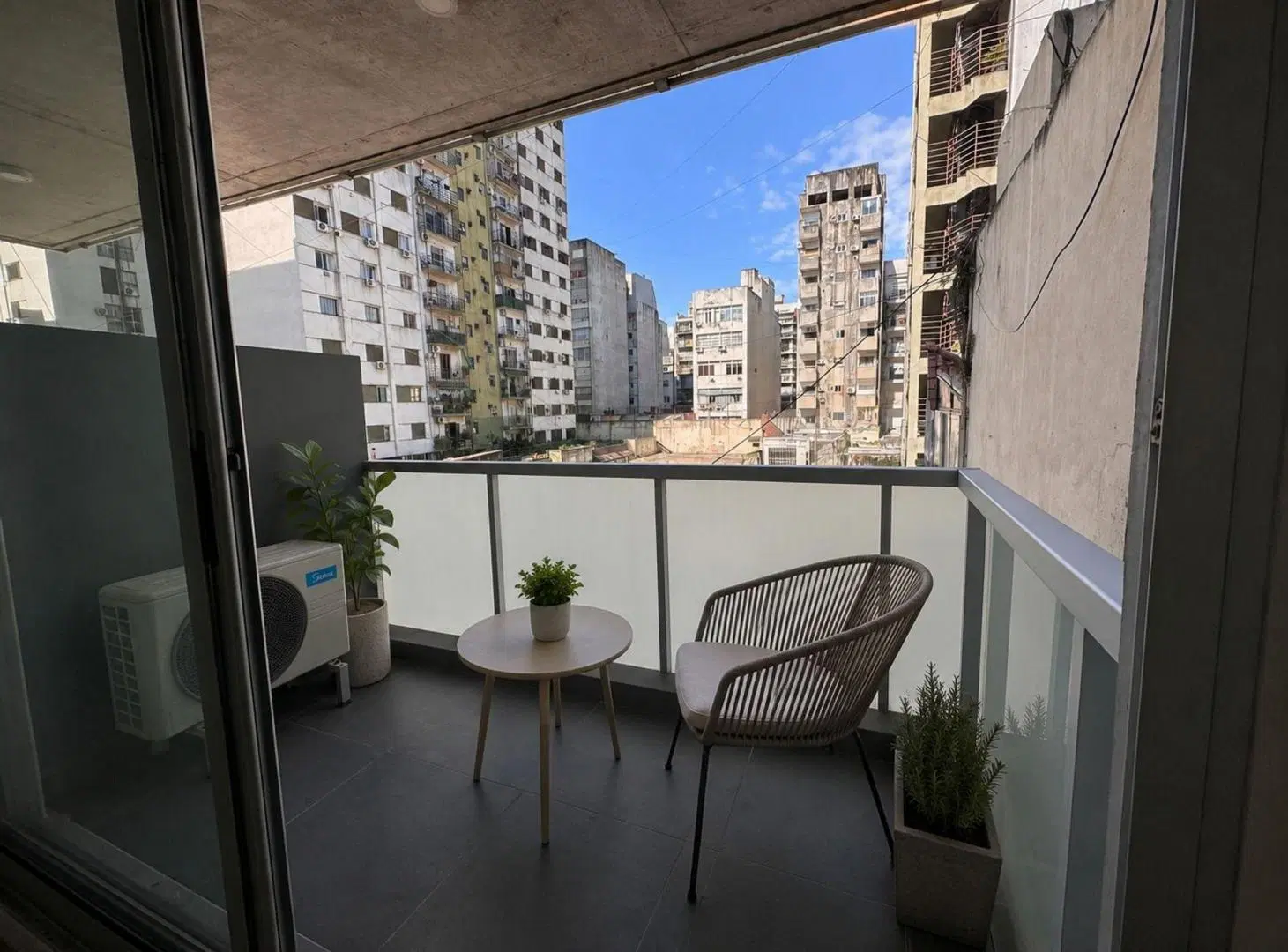 DEPARTAMENTO CON BALCÓN Y AMENITIES 3