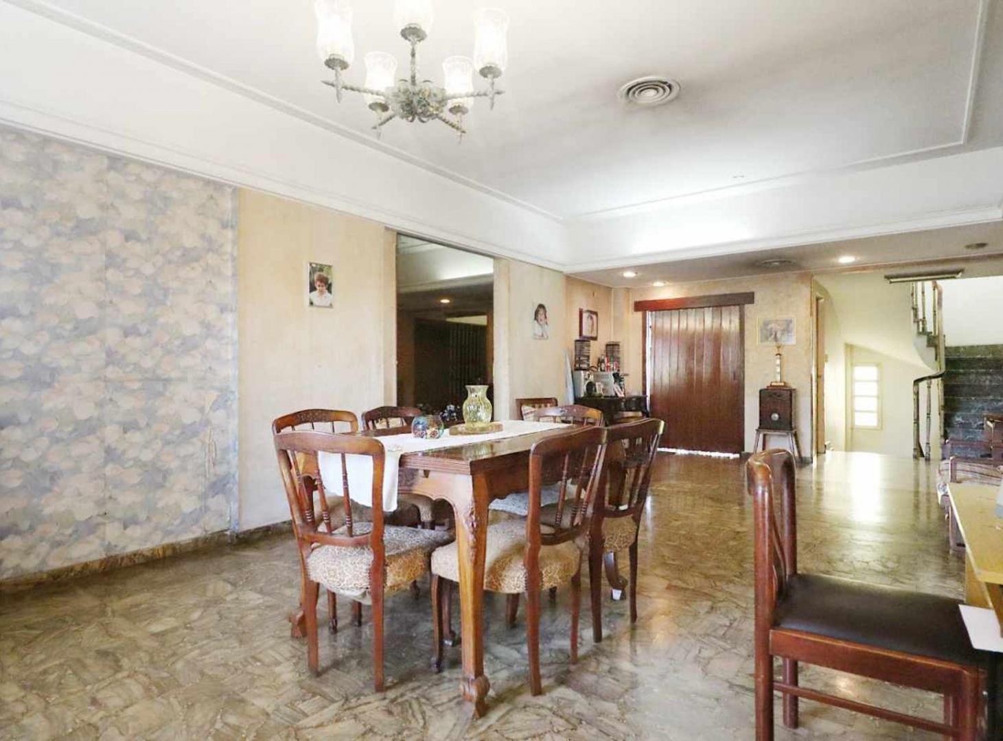 Venta casa 7 ambientes cochera terraza, Versalles