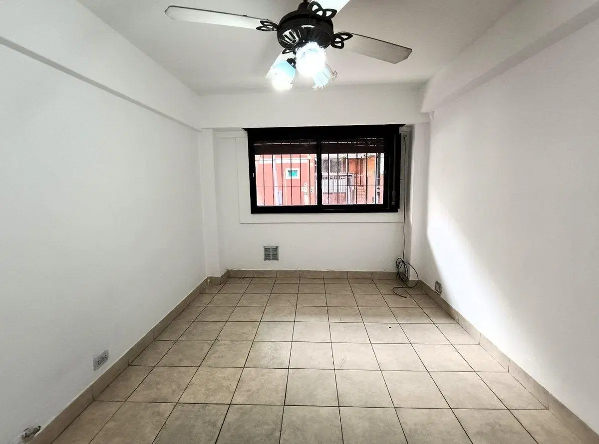 Venta departamento 2 ambientes con patio en Boedo 3