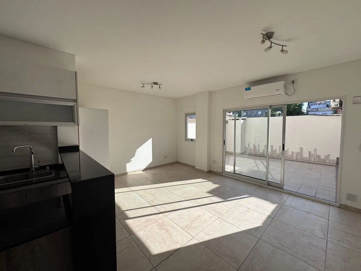 Venta Monoambiente divisible patio V Pueyrredon 3