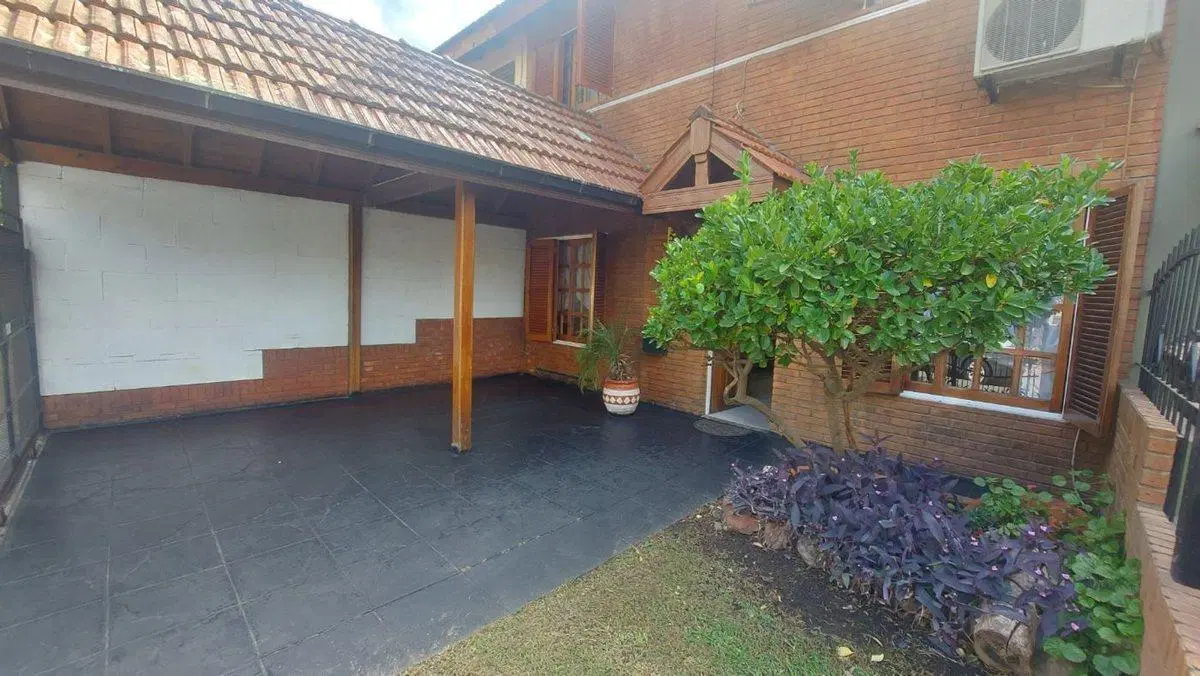 CASA DUPLEX 4 AMBIENTES CON PATIO JARDIN PARRILLA 2