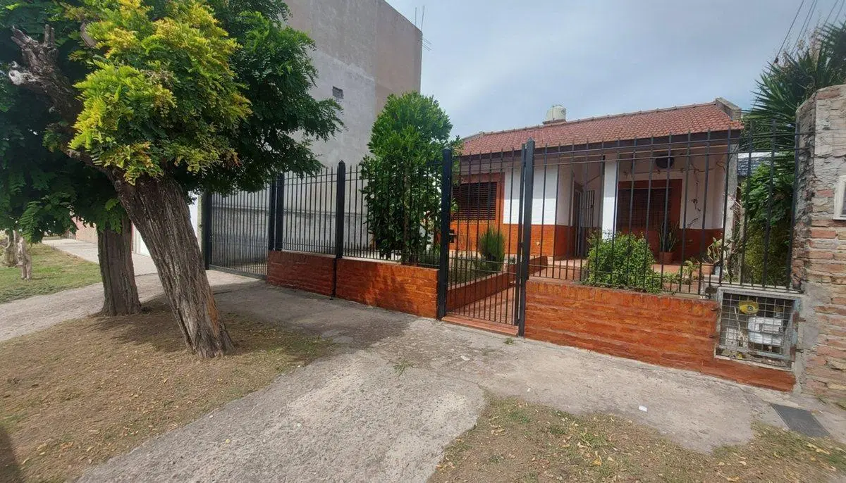 CASA 4 AMBIENTES GARAGE GALERIA QUINCHO PARRILLA 2