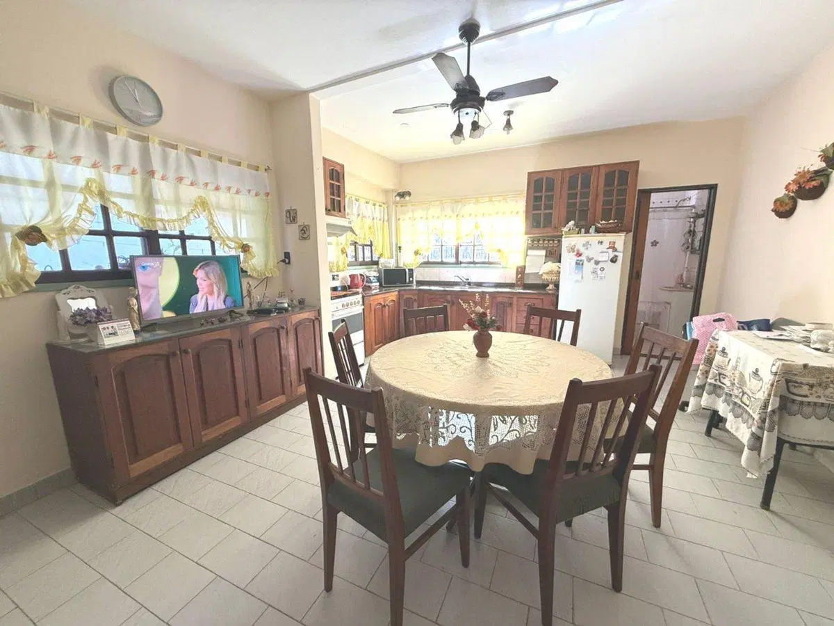 VENTA CASA 2P PARQUE, QUINCHO Y PILETA V BALLESTER 5