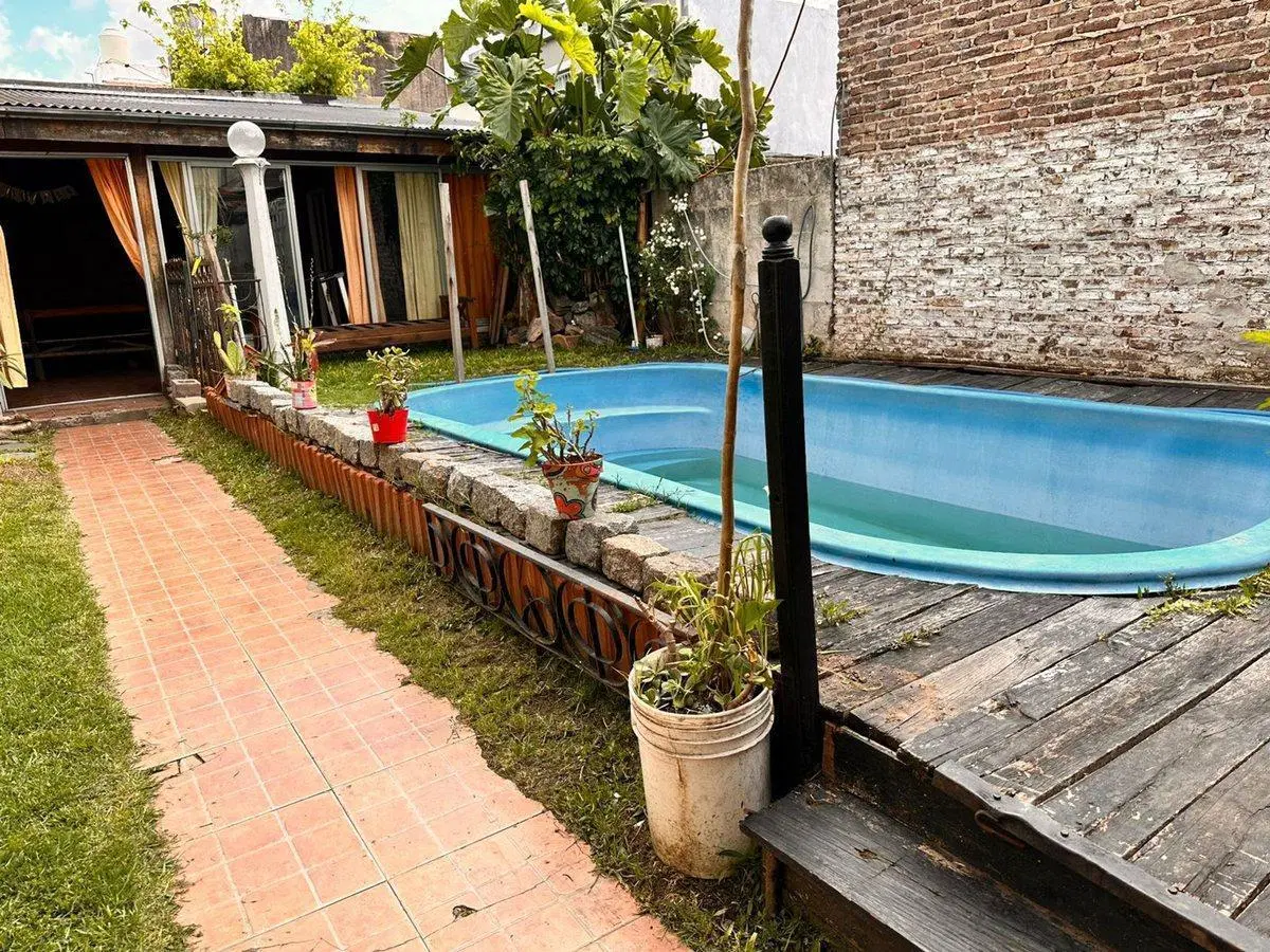 VENTA CASA 4 AMB. C/ PILETA, QUINCHO Y COCHERA 4