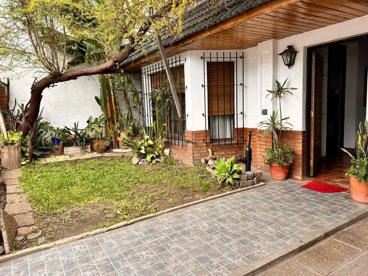 VENTA CASA 4 AMB. C/ PILETA, QUINCHO Y COCHERA 2
