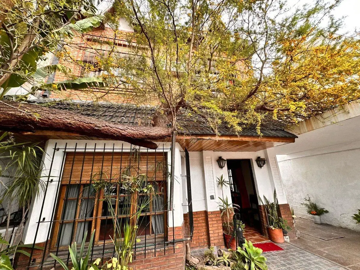 VENTA CASA 4 AMB. C/ PILETA, QUINCHO Y COCHERA 3