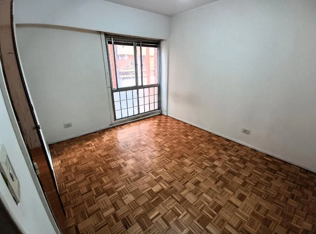 Departamento 3 ambientes con balcon en Coghlan 5