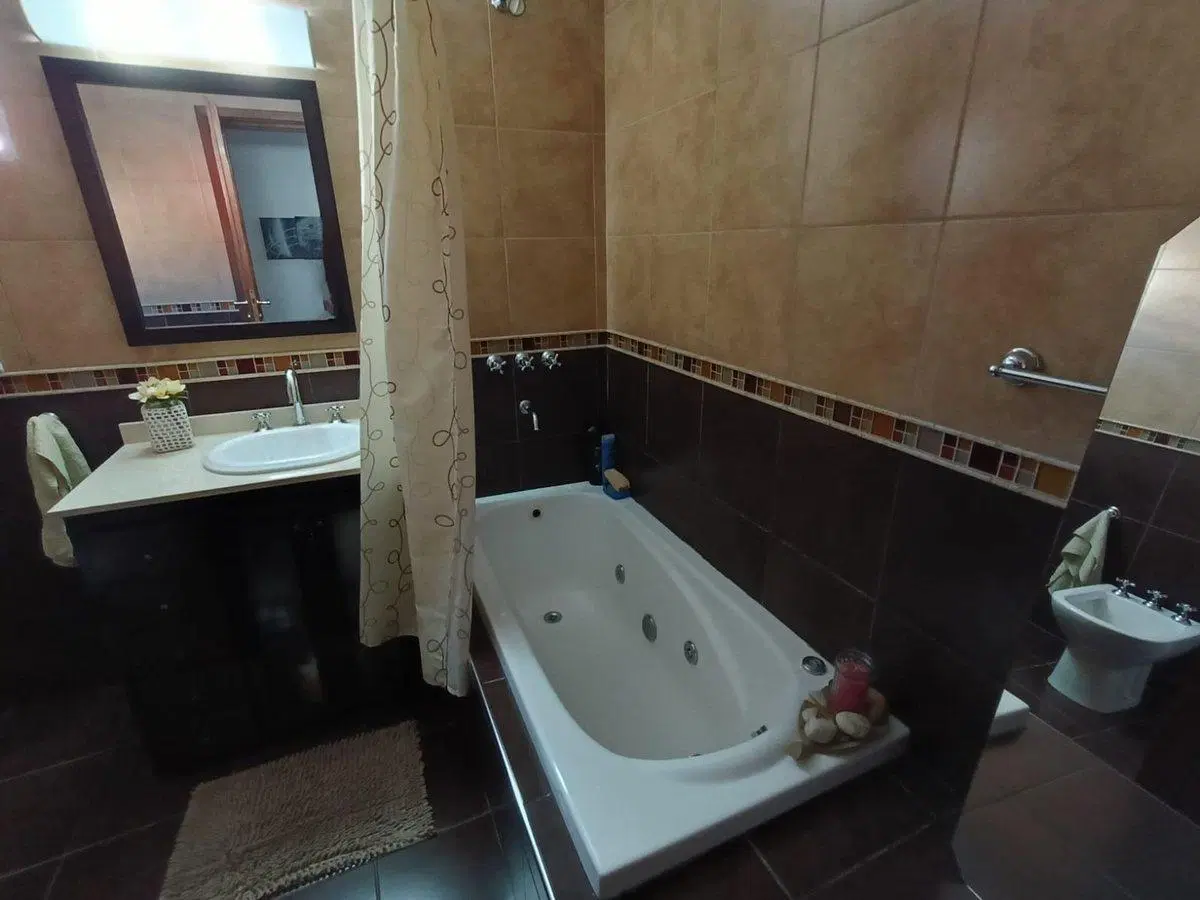 VENTA - CASA 5 AMB - COMERCIAL - RINCON DE MILBERG 4
