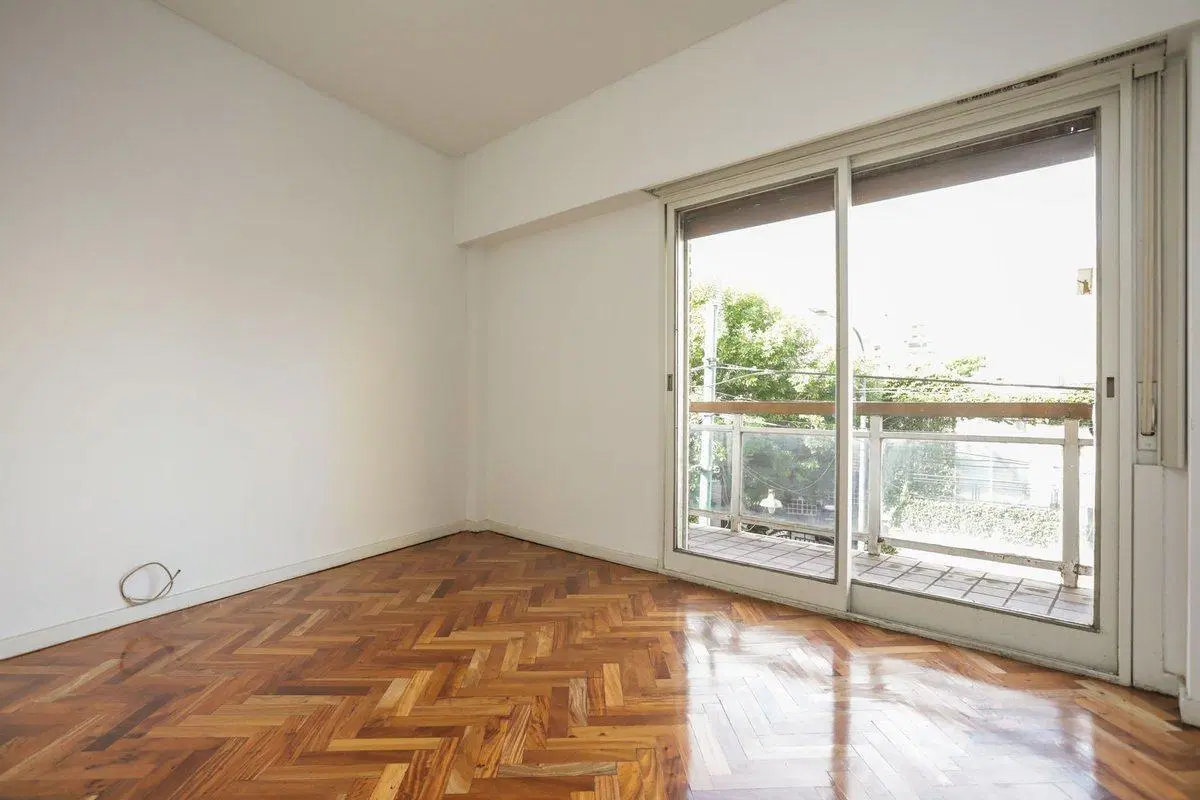 Venta  4 ambientes más dependencia  con Cochera 3