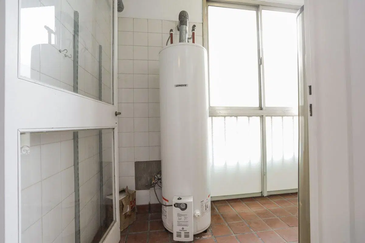 Venta  4 ambientes más dependencia  con Cochera 4