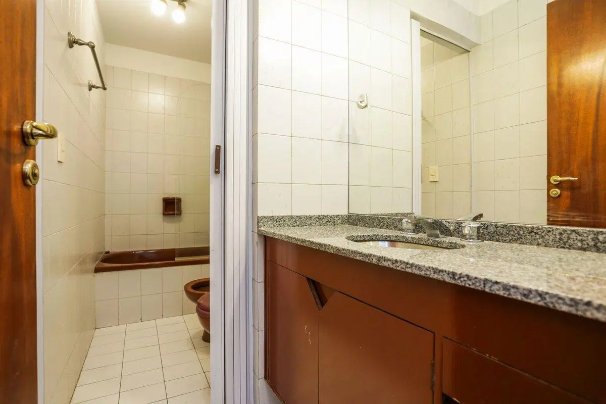 Venta  4 ambientes más dependencia  con Cochera 2