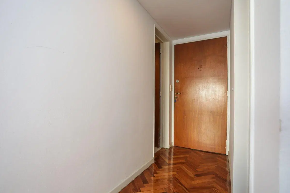 Venta  4 ambientes más dependencia  con Cochera 5
