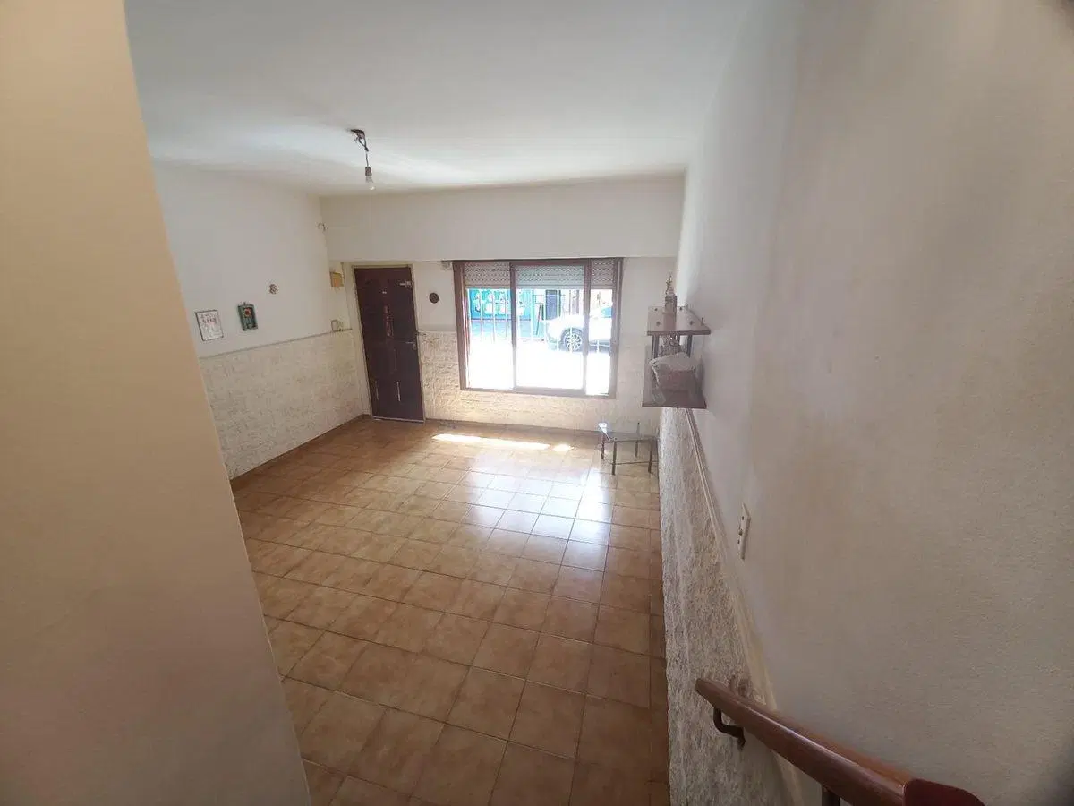 Venta ph 4 ambientes cochera y patio Saenz Peña 2