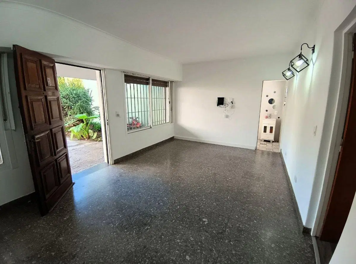 Casa 5 ambientes con depto 2 ambientes V Lynch 3