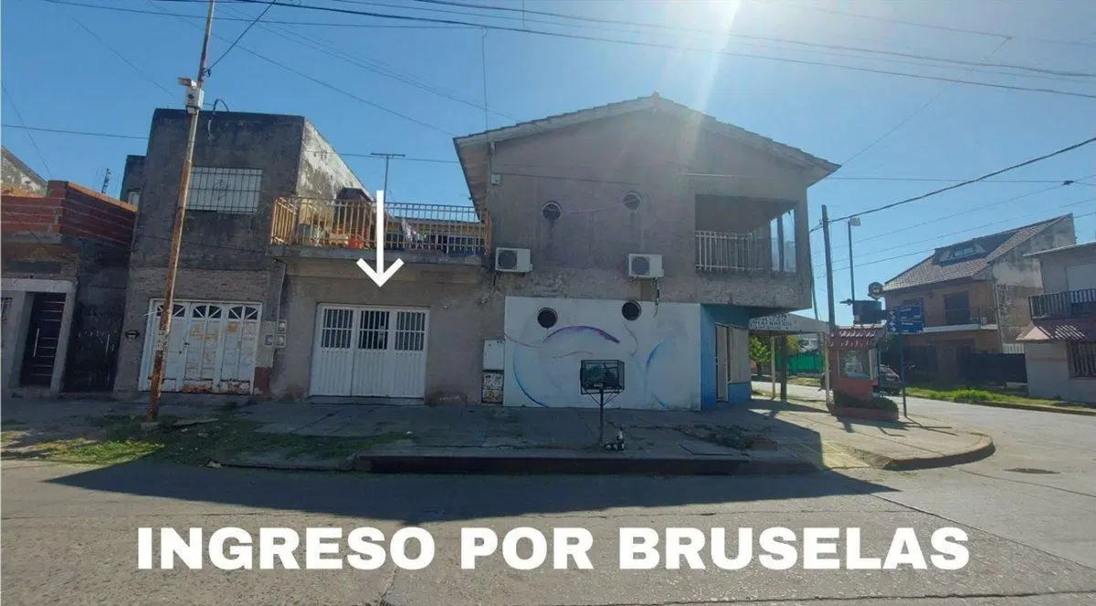 CASA MULTIFAMILIAR LOCAL EN ESQUINA GARAJES GALPÓN 2