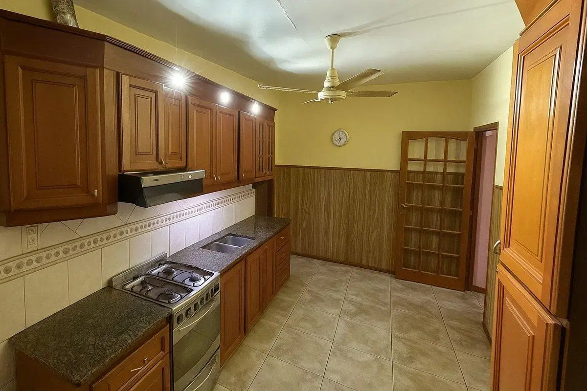 VENTA CASA 4 AMBIENTES 5