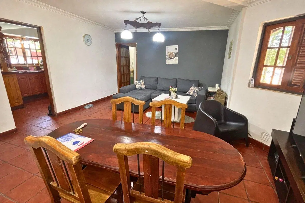 Casa 4 amb c/ pileta y galpón en Luis Guillon 3