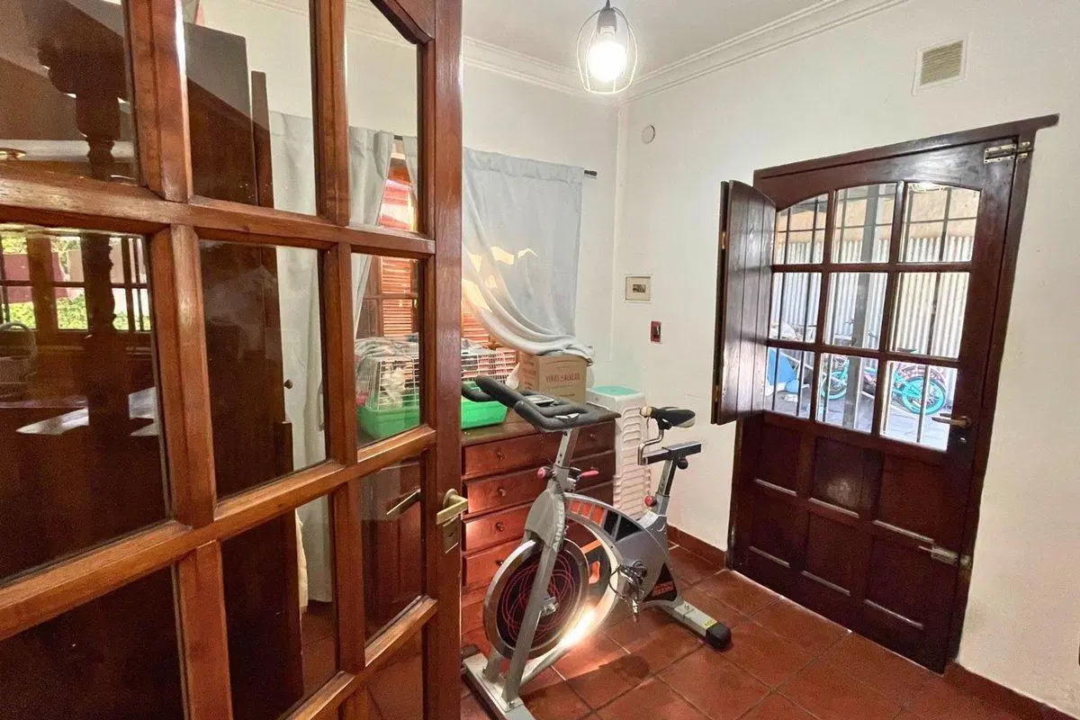 Casa 4 amb c/ pileta y galpón en Luis Guillon 5