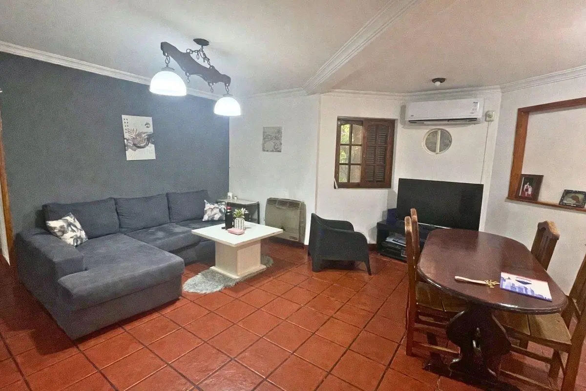 Casa 4 amb c/ pileta y galpón en Luis Guillon 4