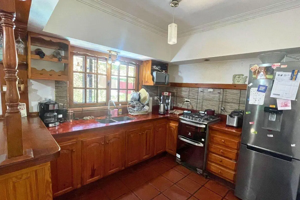 Casa 4 amb c/ pileta y galpón en Luis Guillon 2