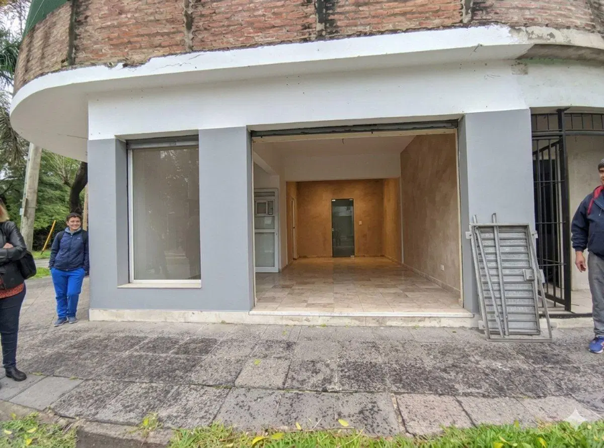 Vivienda multifamiliar + 3 locales 4