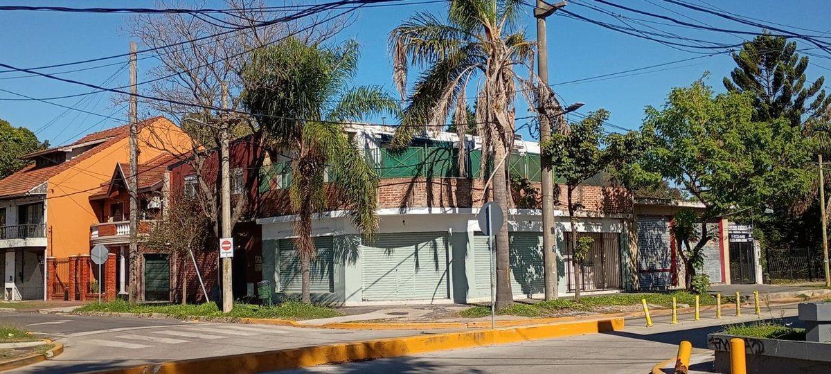 Vivienda multifamiliar + 3 locales