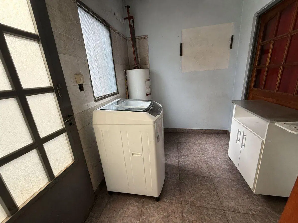 CASA TIPO PH 4 AMB CON GALPON -. LOMA HERMOSA 3