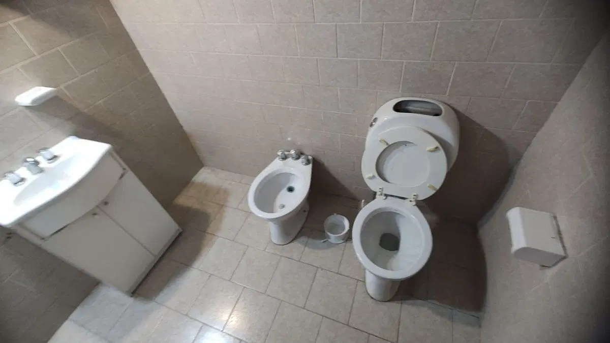 VENTA CASA 3 AMB. CON  GARAJE Y PATIO EN LUJAN 5