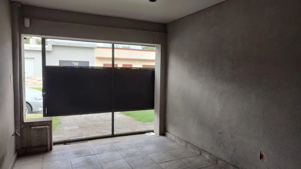 VENTA CASA 3 AMB. CON  GARAJE Y PATIO EN LUJAN 3