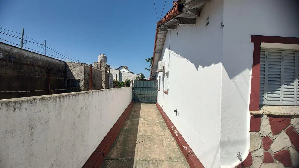 VENTA CASA 4 AMB EN BARRIO SAN BERNARDO LUJAN 3