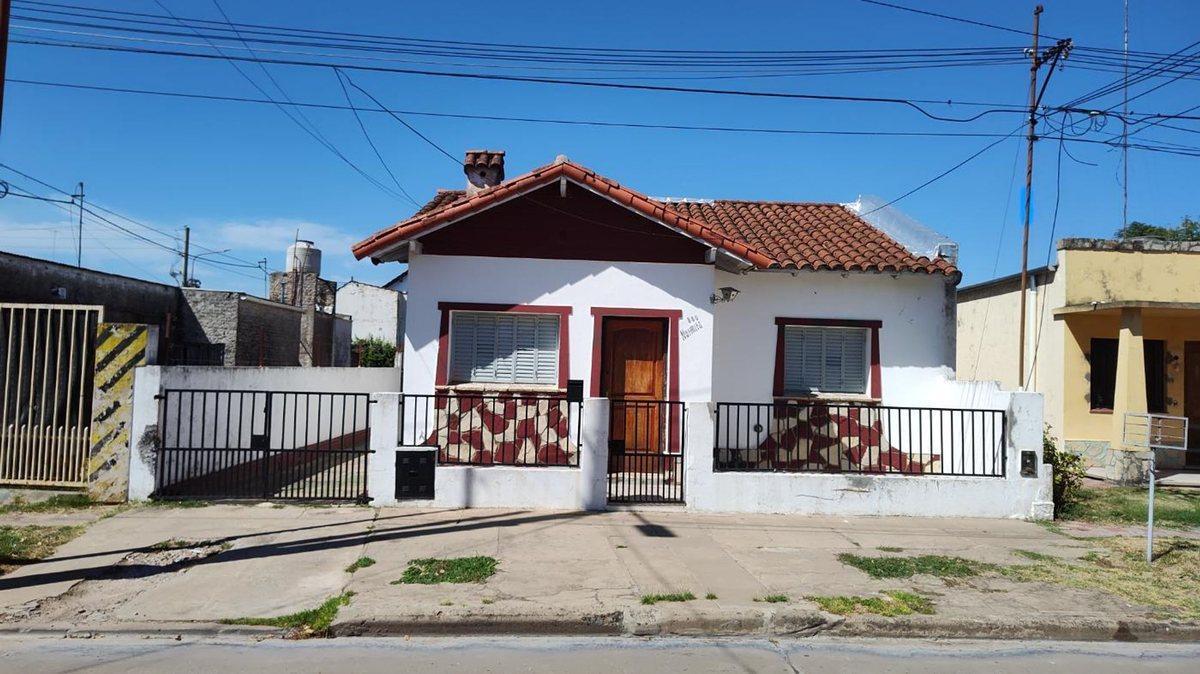 VENTA CASA 4 AMB EN BARRIO SAN BERNARDO LUJAN
