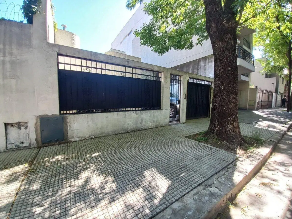 Venta casa 5 amb quincho, patio, cochera Devoto 4